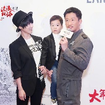 吻胸摸屁股视频